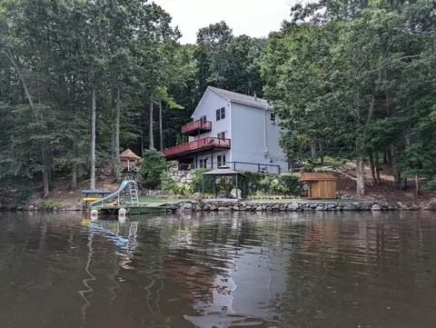 62 Lake Sargent Dr, Leicester, MA 01524