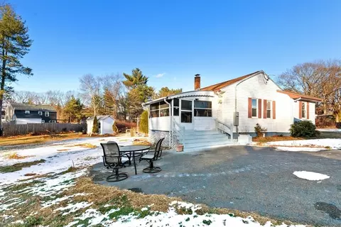 Exterior - 17 Winthrop St, Walpole, MA 02081 photo 3 of 5