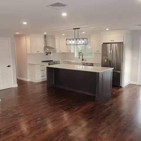 91 Russell St, Peabody, MA 01960
