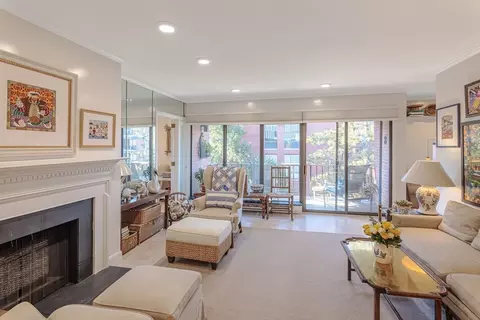 85 Grove St #304, Wellesley, MA 02482