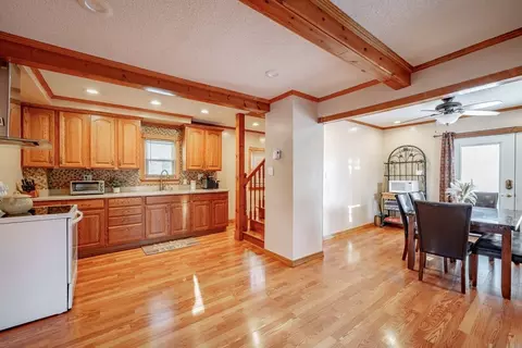 23 Nash St, Chicopee, MA 01013 photo 3