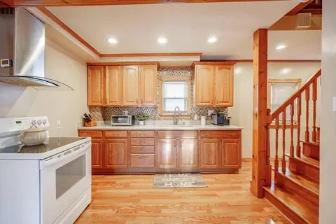 23 Nash St, Chicopee, MA 01013 photo 4