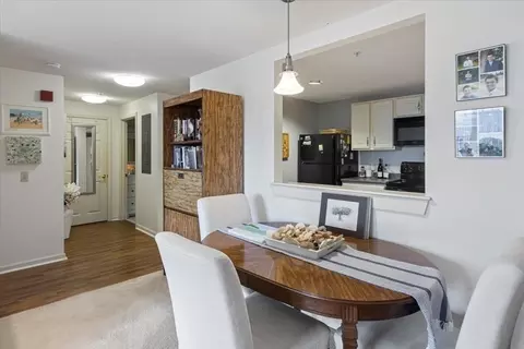 Dining - 2 Ocean Ave #2J, Gloucester, MA 01930 photo 1 of 3