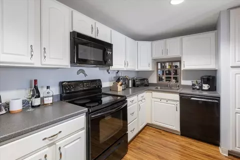 Kitchen - 2 Ocean Ave #2J, Gloucester, MA 01930 photo 2 of 3