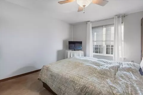 Bedroom - 2 Ocean Ave #2J, Gloucester, MA 01930 photo 2 of 3