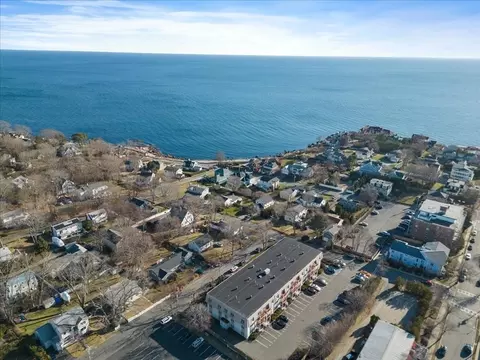 2 Ocean Ave #2J, Gloucester, MA 01930