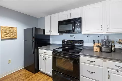 Kitchen - 2 Ocean Ave #2J, Gloucester, MA 01930 photo 3 of 3