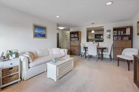 Living - 2 Ocean Ave #2J, Gloucester, MA 01930 photo 3 of 3