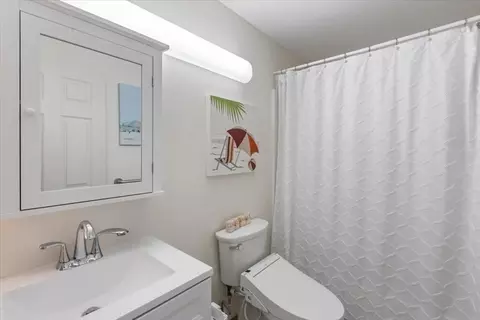 Bath - 2 Ocean Ave #2J, Gloucester, MA 01930 photo 1 of 1