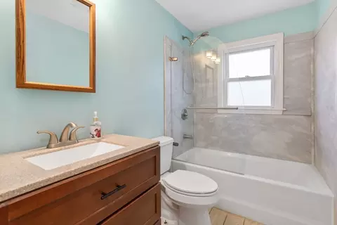 Bath - 48 Sunset Dr, Beverly, MA 01915 photo 1 of 3