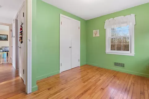 Bedroom - 48 Sunset Dr, Beverly, MA 01915 photo 3 of 5