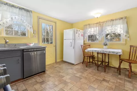 Kitchen - 48 Sunset Dr, Beverly, MA 01915 photo 3 of 3