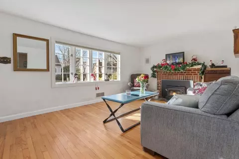 Living - 48 Sunset Dr, Beverly, MA 01915 photo 3 of 4