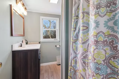 Bath - 48 Sunset Dr, Beverly, MA 01915 photo 3 of 3