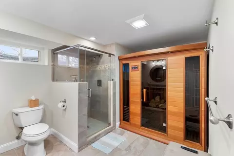Bath - 7 Burnham Ln, Danvers, MA 01923 photo 5 of 6