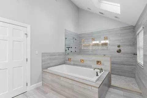 Bath - 7 Burnham Ln, Danvers, MA 01923 photo 1 of 6