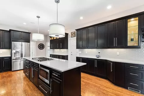 Kitchen - 7 Burnham Ln, Danvers, MA 01923 photo 5 of 6