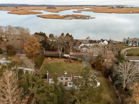 275 Powder Point Ave, Duxbury, MA 02332
