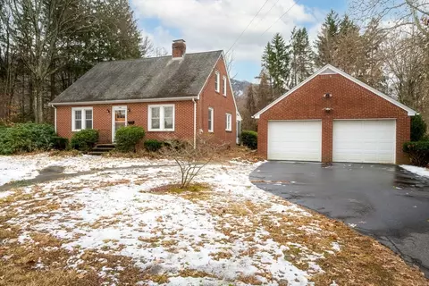 106 Clark St, Easthampton, MA 01027 photo 2