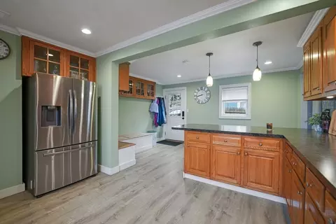 89 Middle St, Fairhaven, MA 02719 photo 9