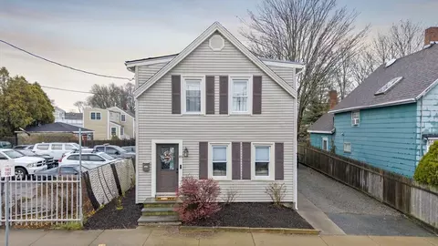 89 Middle St, Fairhaven, MA 02719
