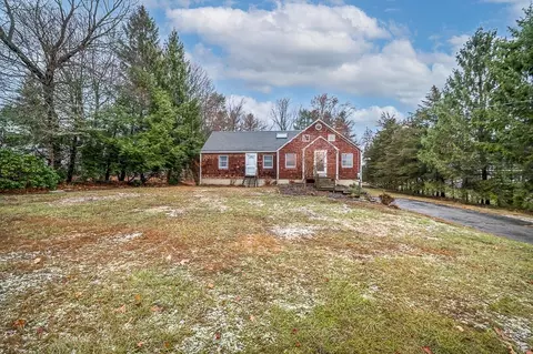 36 Lakemans Ln, Ipswich, MA 01938