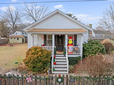 63 Ricard St, Seekonk, MA 02771