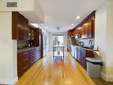 773 E 6th St, Boston, MA 02127 photo 4