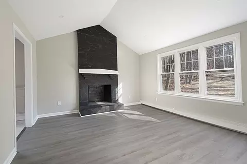 Living - 55 Dodge Rd, Sutton, MA 01590 photo 2 of 9