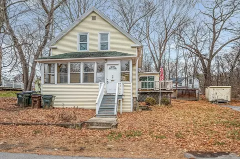 16 Russell St, Amesbury, MA 01913
