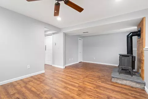 Living - 87 Ash St, Townsend, MA 01469 photo 8 of 9