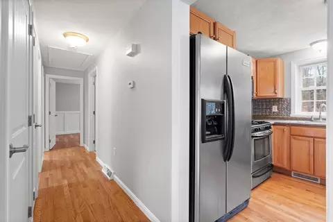 Entry Way - 87 Ash St, Townsend, MA 01469 photo 1 of 3
