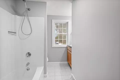 Entry Way - 87 Ash St, Townsend, MA 01469 photo 2 of 3