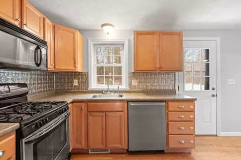 Kitchen - 87 Ash St, Townsend, MA 01469 photo 1 of 2