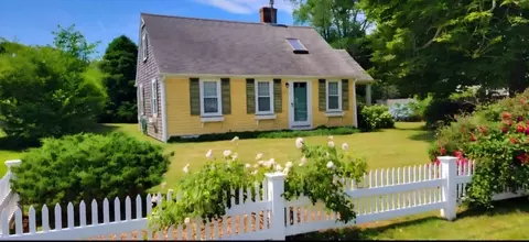 133 Mariners Ln, Falmouth, MA 02540