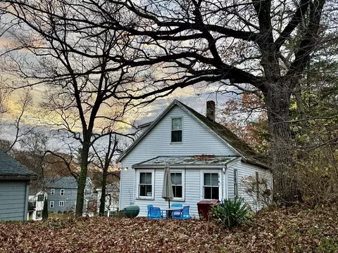 9 Ledge St, Melrose, MA 02176 photo 2