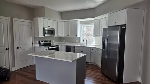04 Aurora St, Worcester, MA 01607
