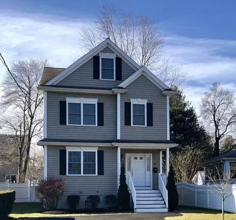 16 Royal St, Waltham, MA 02452