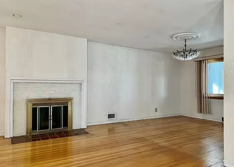 Living - 7 Ames Rd, Marblehead, MA 01945 photo 2 of 2