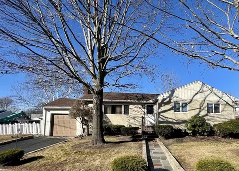 7 Ames Rd, Marblehead, MA 01945