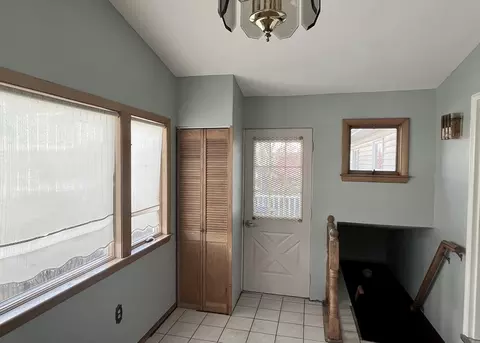 Entry Way - 7 Ames Rd, Marblehead, MA 01945 photo 1 of 1