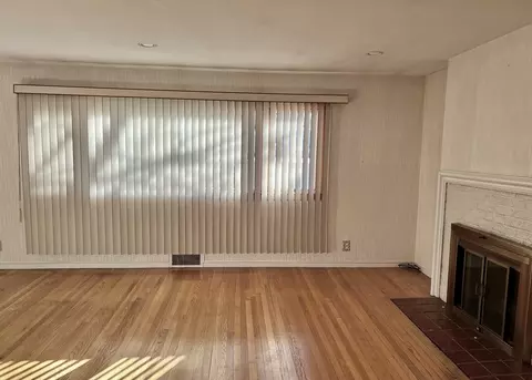 Living - 7 Ames Rd, Marblehead, MA 01945 photo 1 of 2