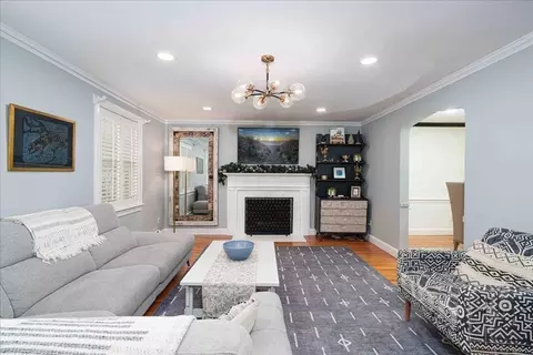 711 Great Plain Ave, Needham, MA 02492 photo 4