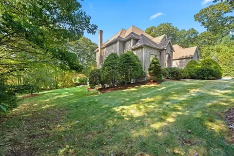 Exterior - 12 Dudley Rd, Mendon, MA 01756 photo 6 of 8