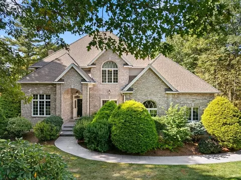 Exterior - 12 Dudley Rd, Mendon, MA 01756 photo 2 of 8
