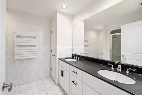 Bath - 12 Dudley Rd, Mendon, MA 01756 photo 3 of 3