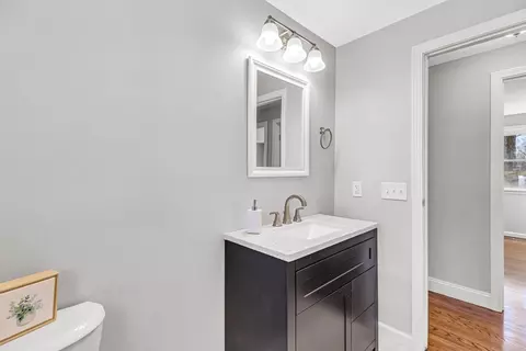 Bath - 207 Lamont St, Springfield, MA 01119 photo 2 of 4