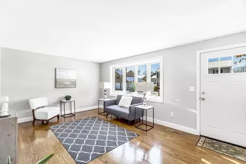 Living - 207 Lamont St, Springfield, MA 01119 photo 1 of 5