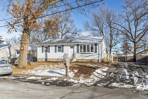 Exterior - 207 Lamont St, Springfield, MA 01119 photo 5 of 7