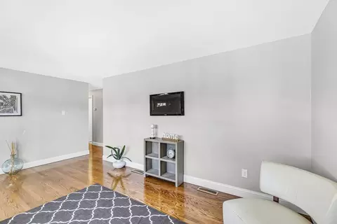 Living - 207 Lamont St, Springfield, MA 01119 photo 4 of 5